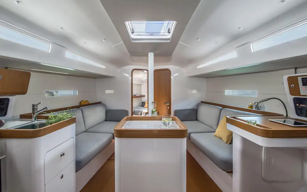 slider 2 Beneteau First 36