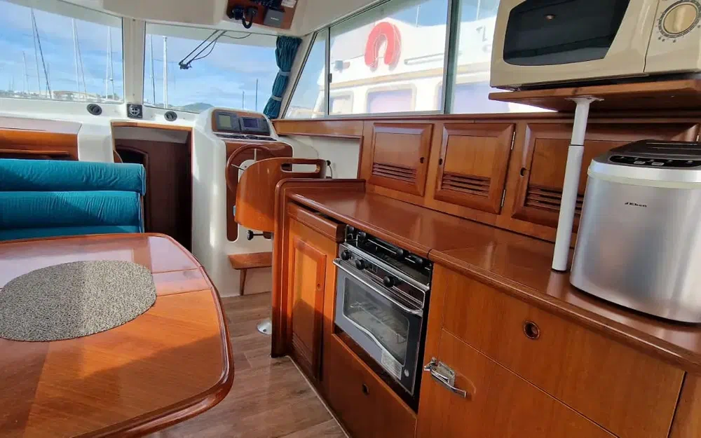 slider 38 Beneteau Antares 10.80