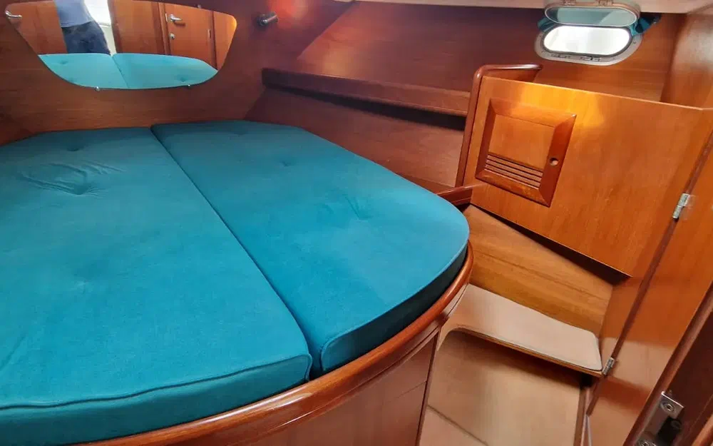 slider 46 Beneteau Antares 10.80