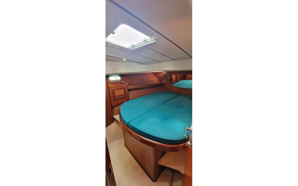 slider 48 Beneteau Antares 10.80