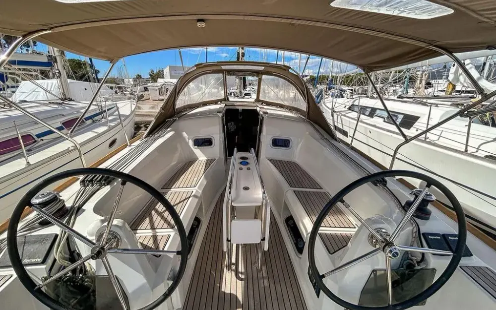 slider 1 Jeanneau Sun Odyssey 349 - null