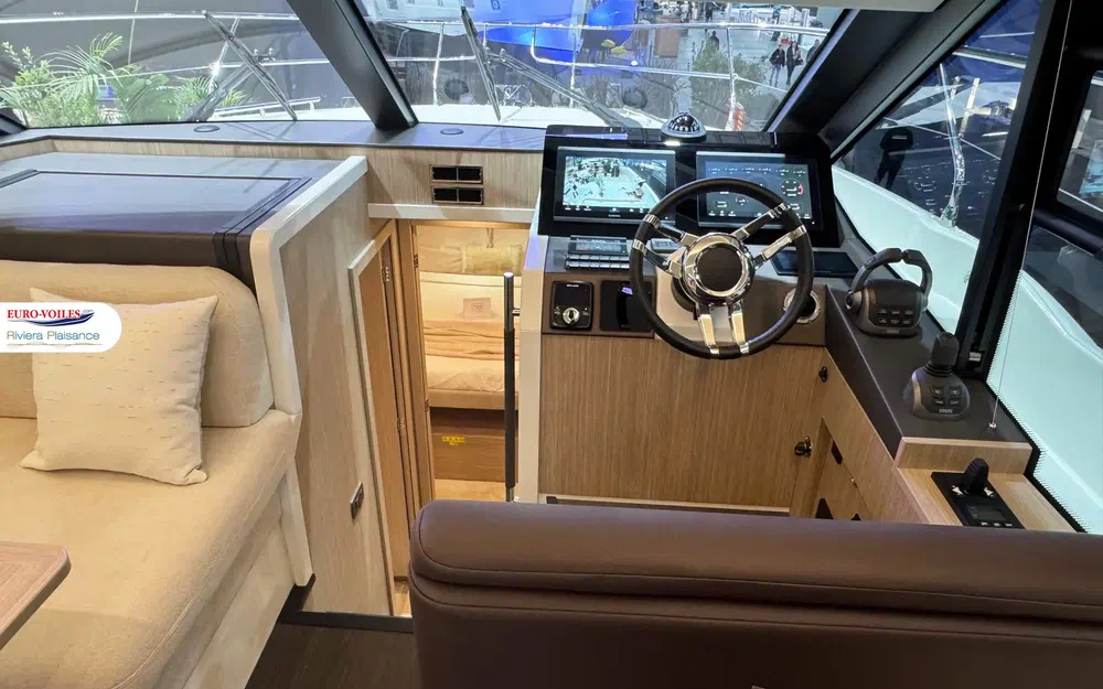 slider 10 Prestige Yachts F4.3