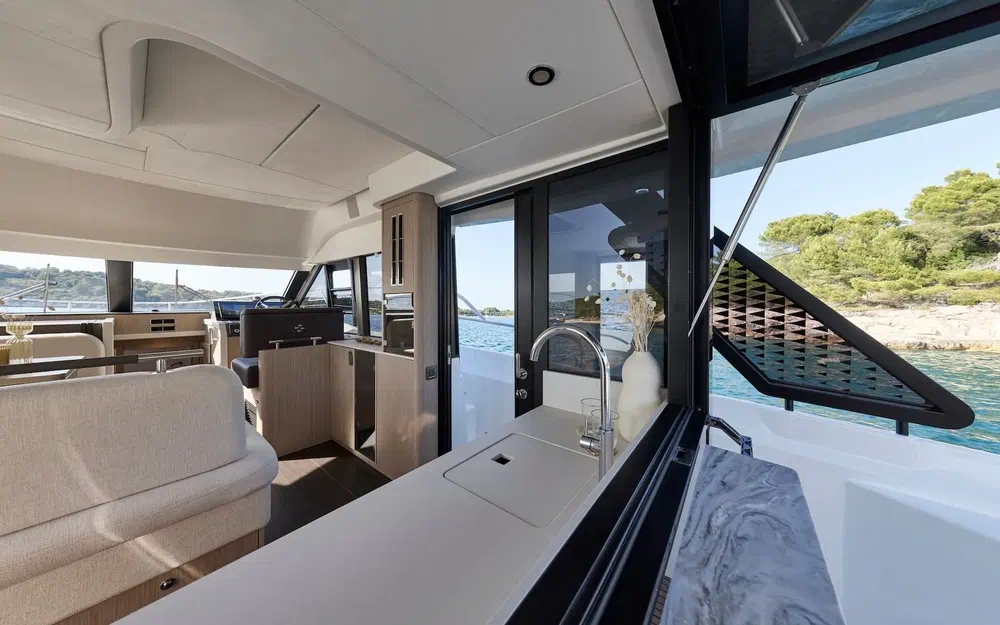 slider 14 Prestige Yachts F4.3