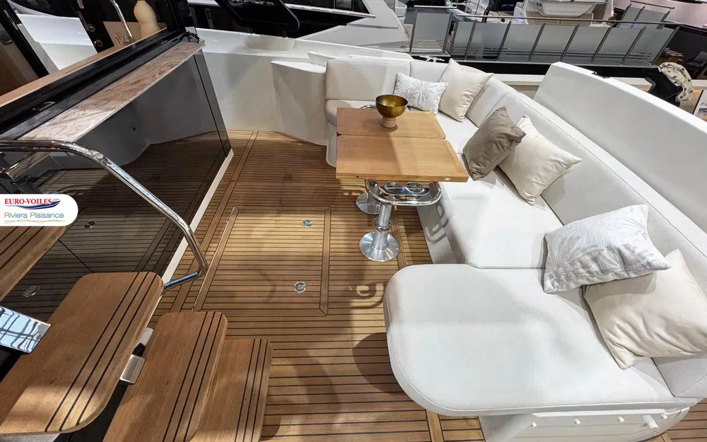 slider 5 Prestige Yachts F4.3