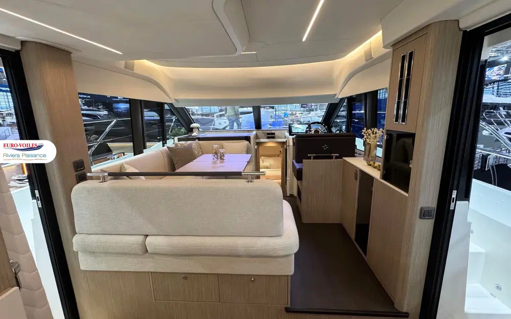slider 8 Prestige Yachts F4.3