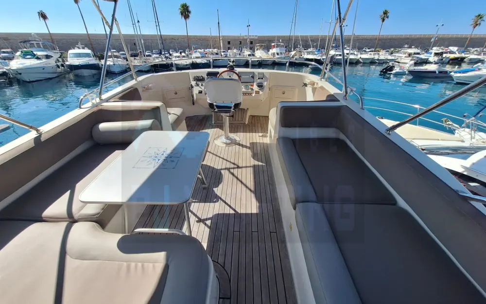 slider 12 Mainship  400 Trawler
