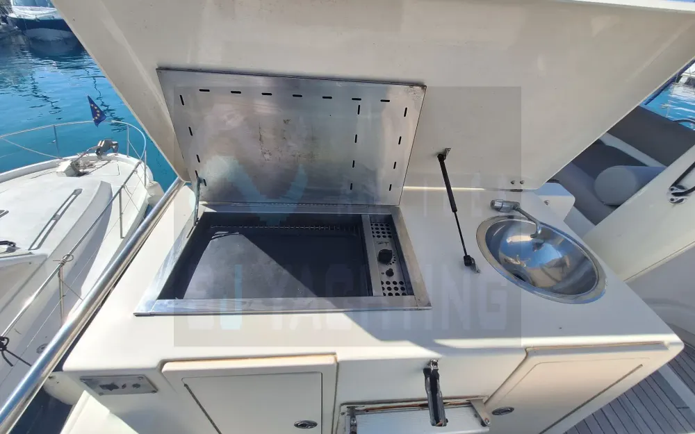 slider 13 Mainship  400 Trawler