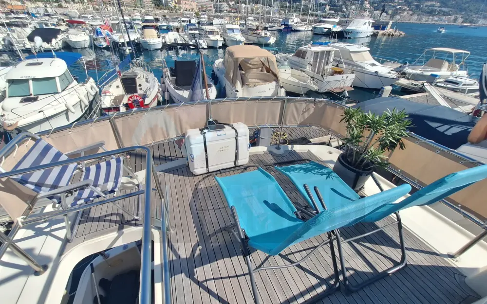 slider 14 Mainship  400 Trawler