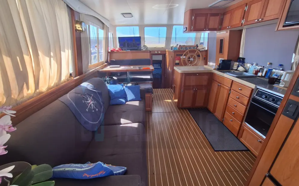 slider 18 Mainship  400 Trawler