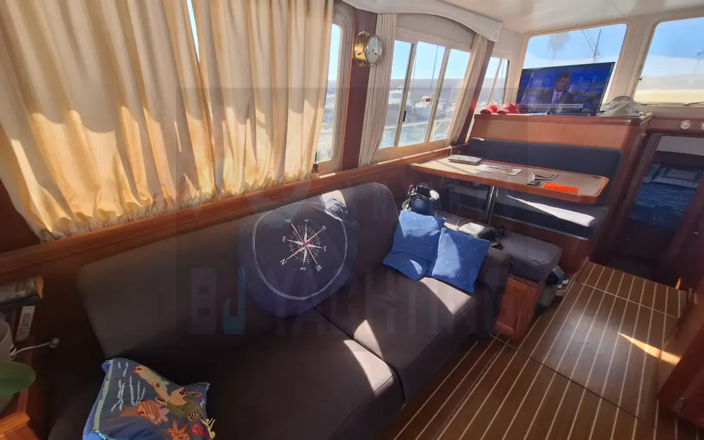 slider 19 Mainship  400 Trawler