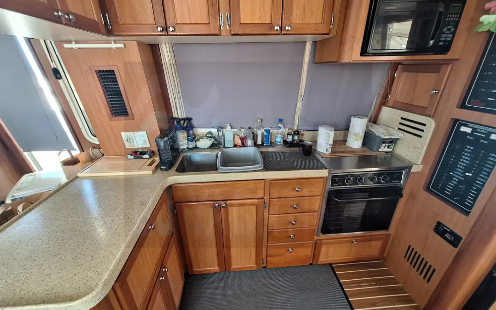 slider 20 Mainship  400 Trawler