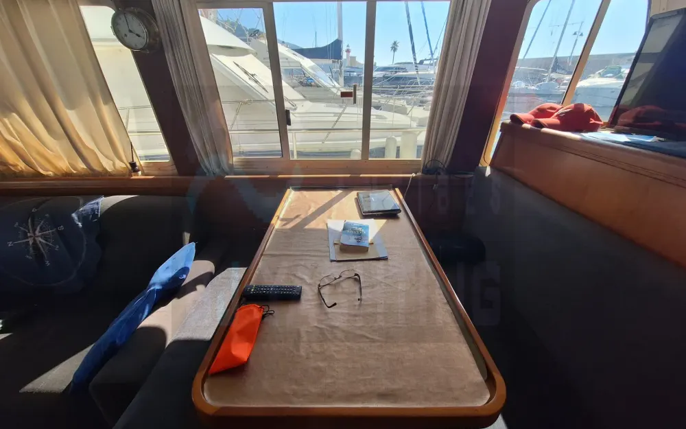 slider 21 Mainship  400 Trawler