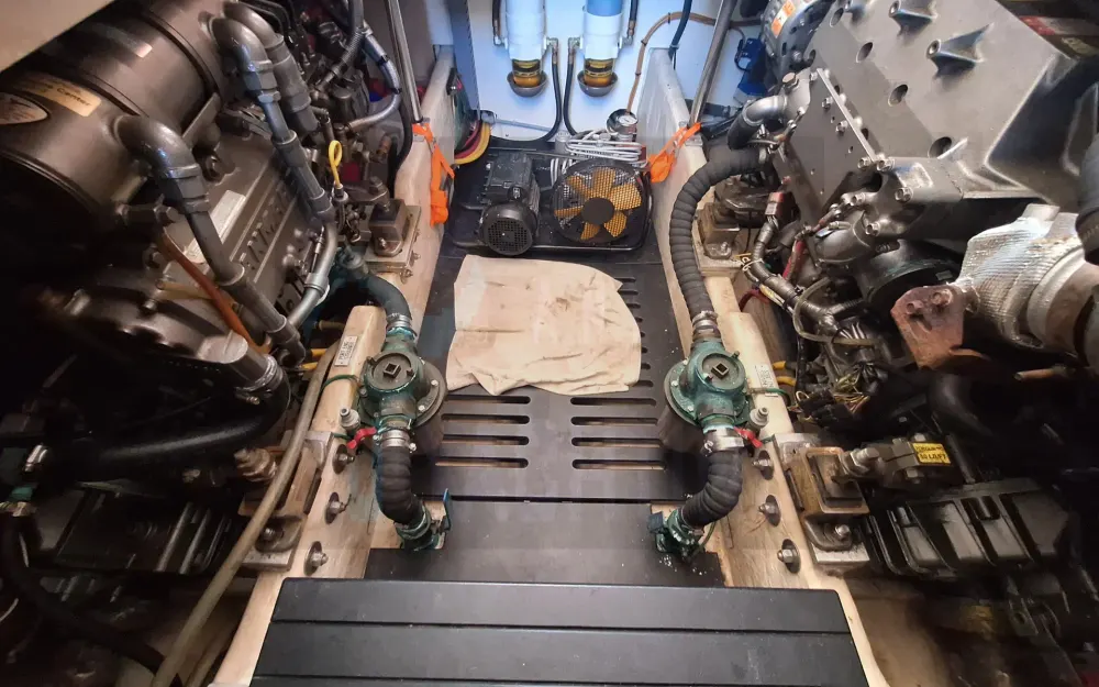 slider 26 Mainship  400 Trawler