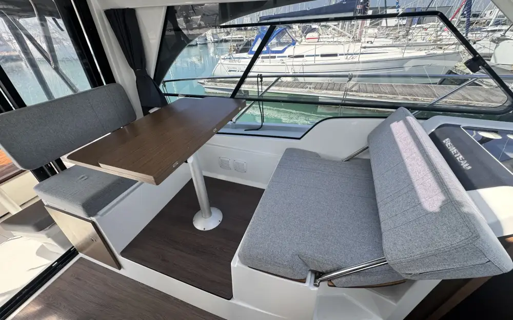 slider 9 Beneteau Antares 9 OB
