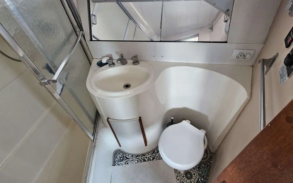 slider 12 Cruisers Yachts 3850 AFT