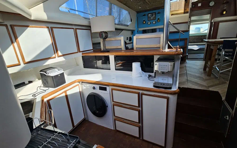 slider 14 Cruisers Yachts 3850 AFT