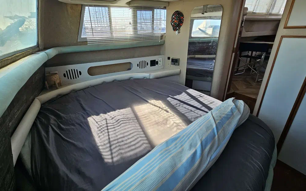 slider 15 Cruisers Yachts 3850 AFT