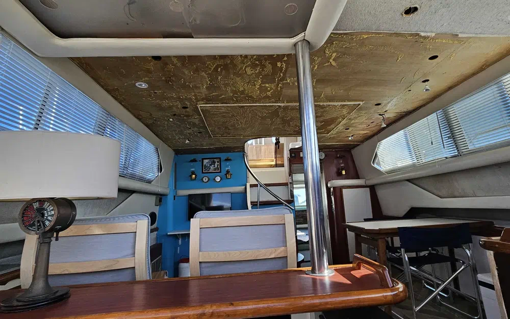 slider 16 Cruisers Yachts 3850 AFT