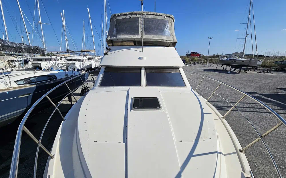 slider 4 Cruisers Yachts 3850 AFT