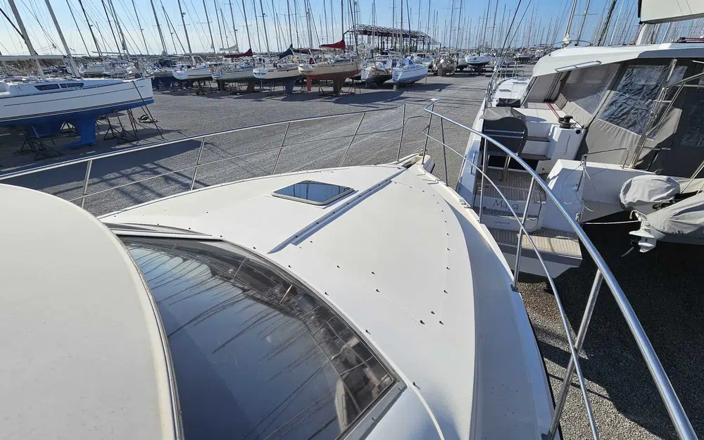 slider 5 Cruisers Yachts 3850 AFT