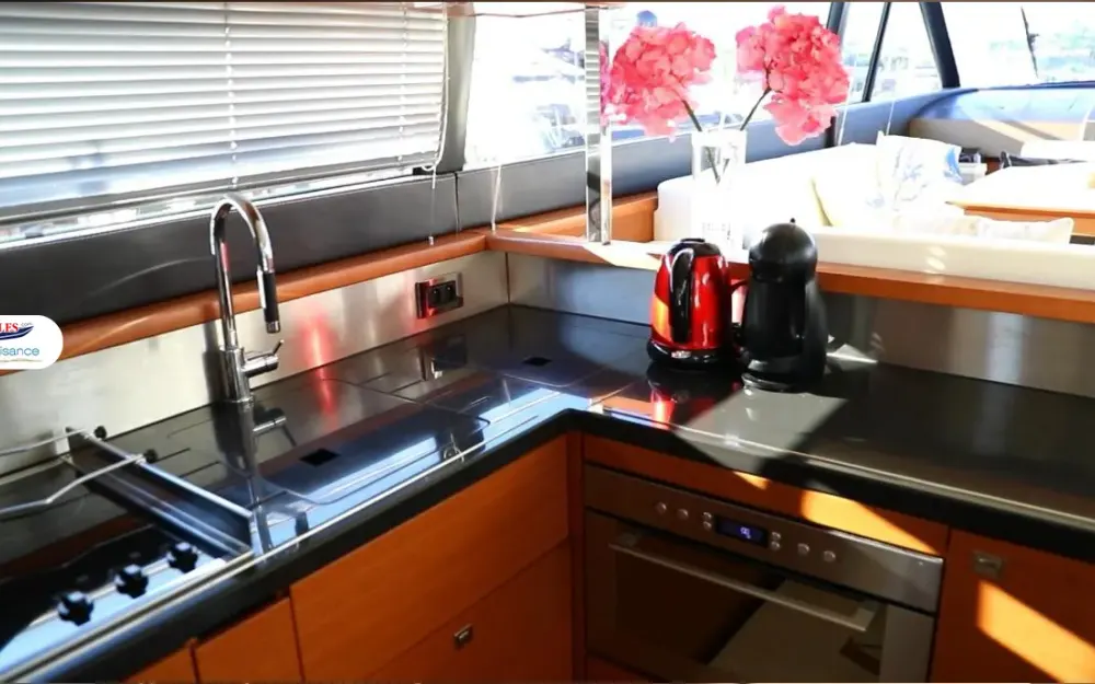 slider 4 Prestige Yachts Prestige 620 Fly
