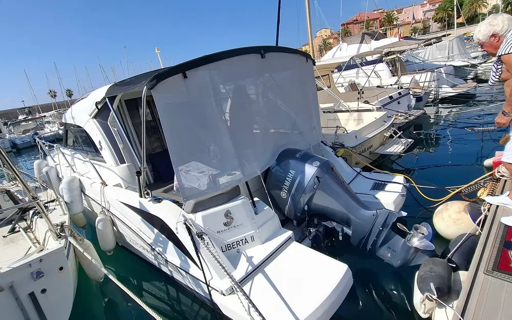 slider 14 Beneteau Antares 8 OB