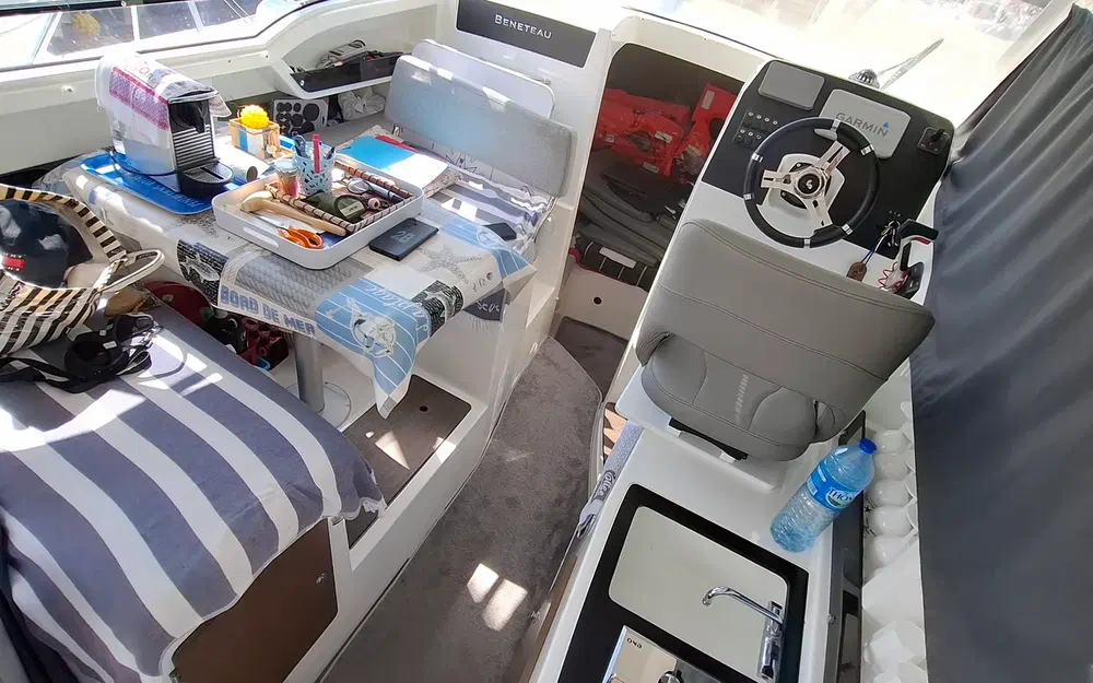 slider 18 Beneteau Antares 8 OB
