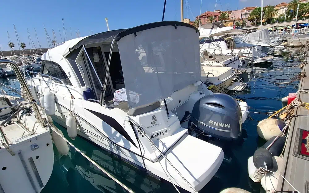 slider 26 Beneteau Antares 8 OB
