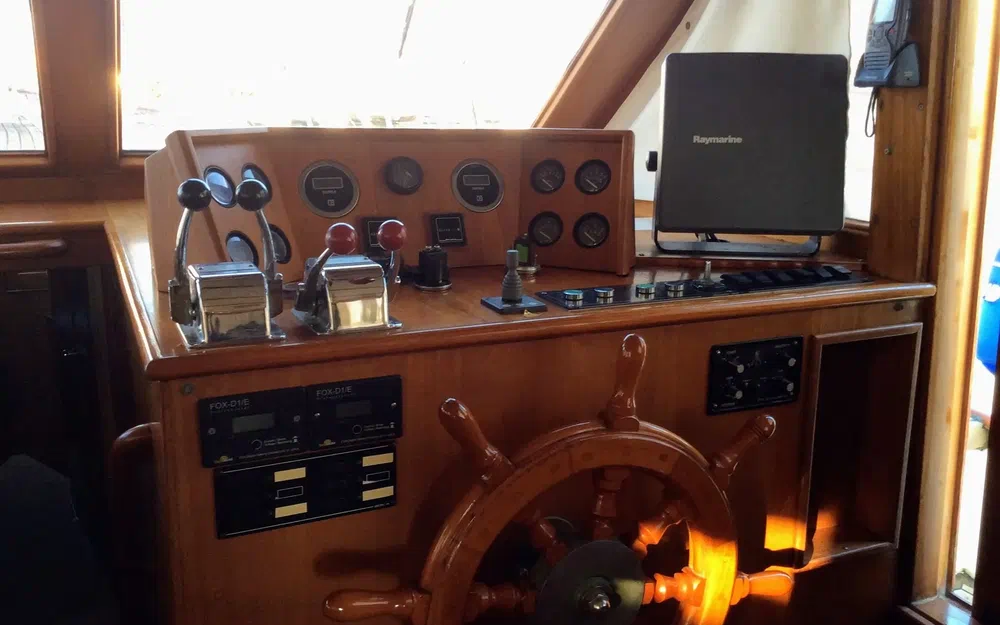 slider 14 Konghalvorsen Island Gipsy 44 Motor Yacht