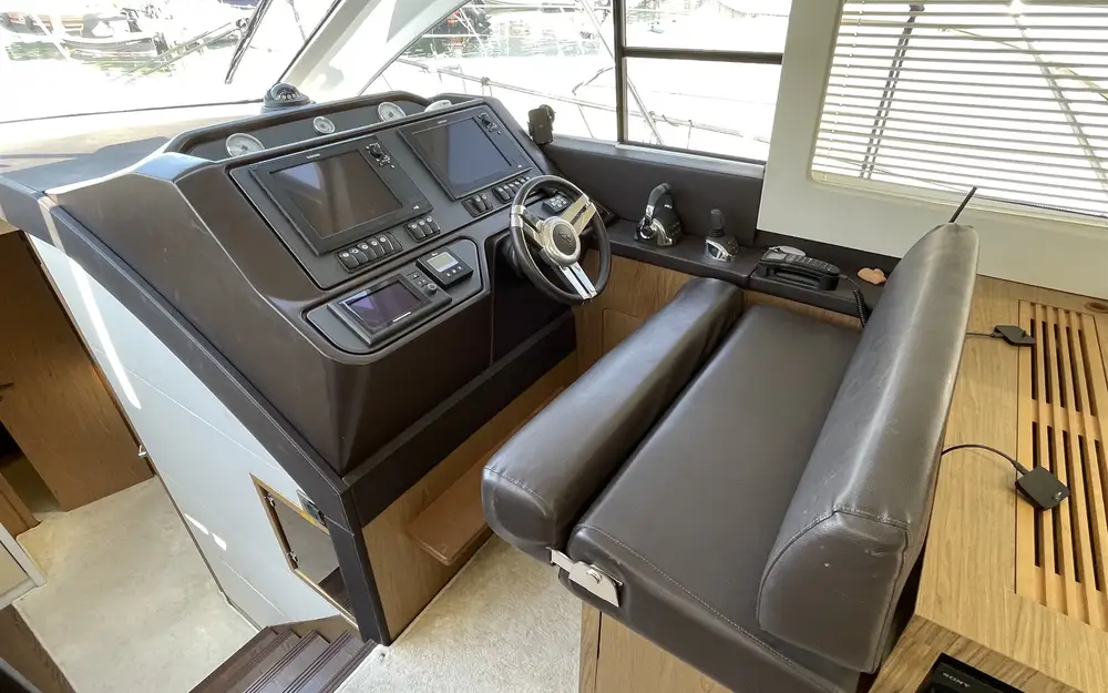 slider 7 Beneteau Gran Turismo 49