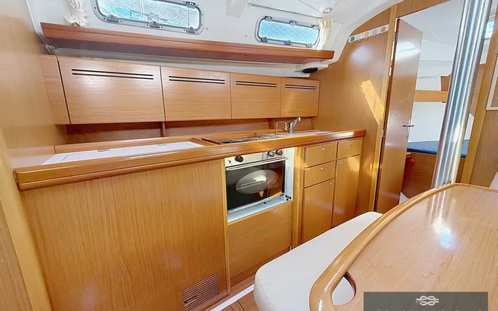 slider 9 Beneteau Cyclades 39.3