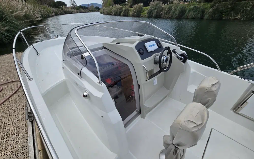 slider 1 Jeanneau Cap Camarat 7.5 WA