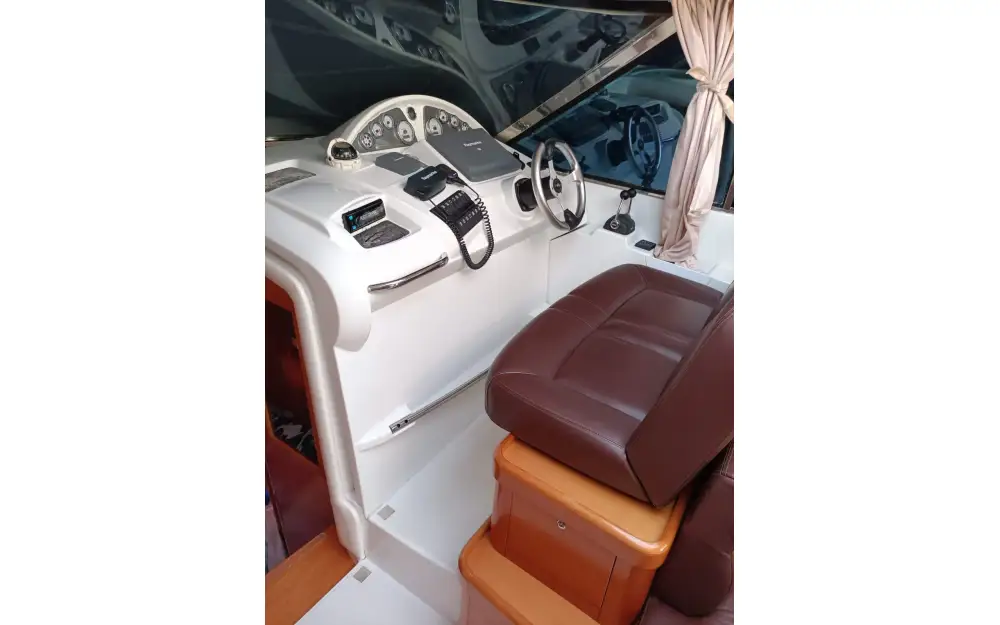 slider 6 Beneteau Flyer 12