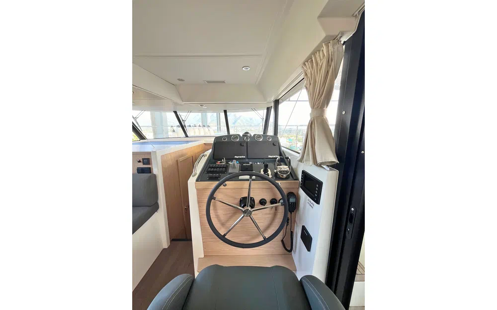 slider 1 Beneteau Swift Trawler 48