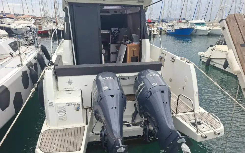 slider 2 Jeanneau Merry Fisher 895