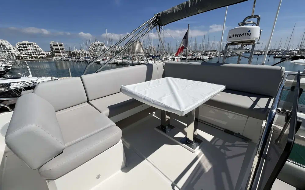 slider 12 Prestige Yachts 520 Fly