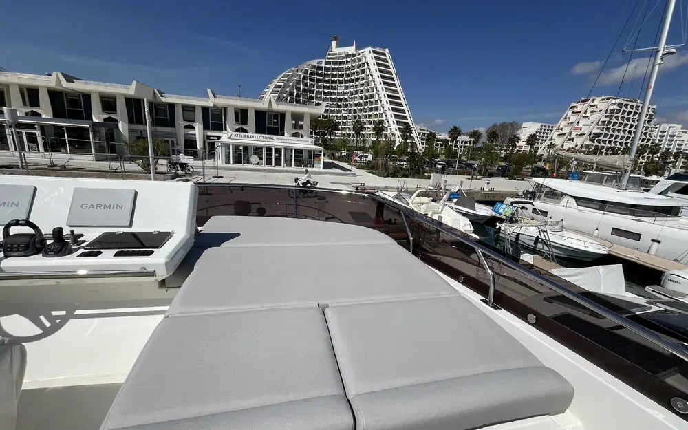 slider 15 Prestige Yachts 520 Fly