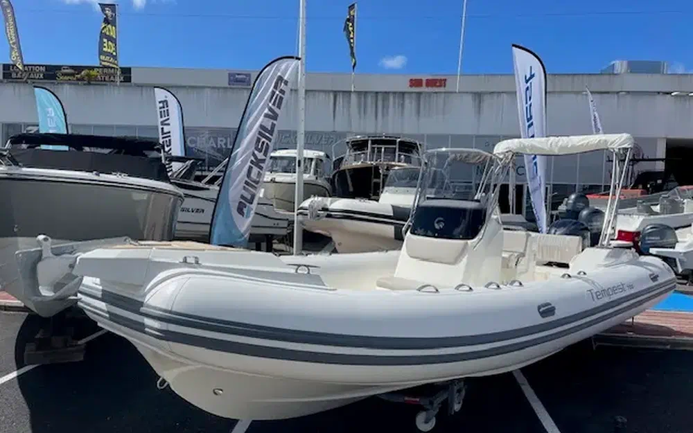 slider 1 Capelli Tempest 700