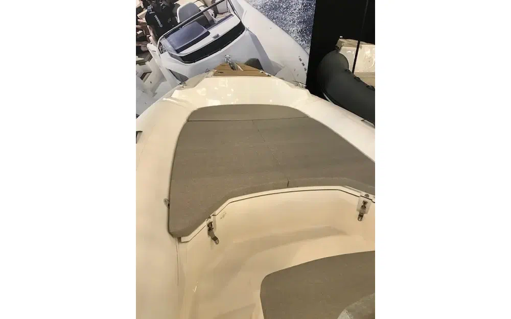 slider 4 Capelli Tempest 700