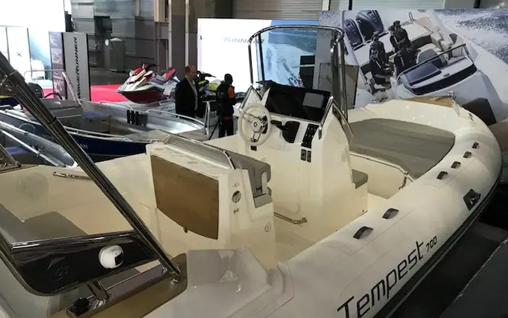 slider 9 Capelli Tempest 700