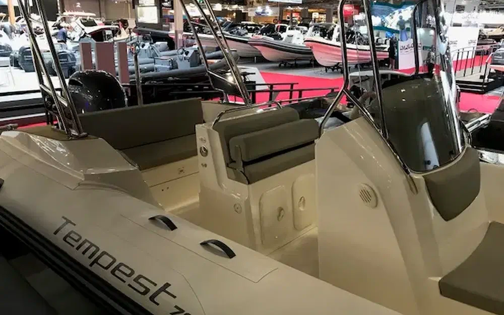 slider 11 Capelli Tempest 700