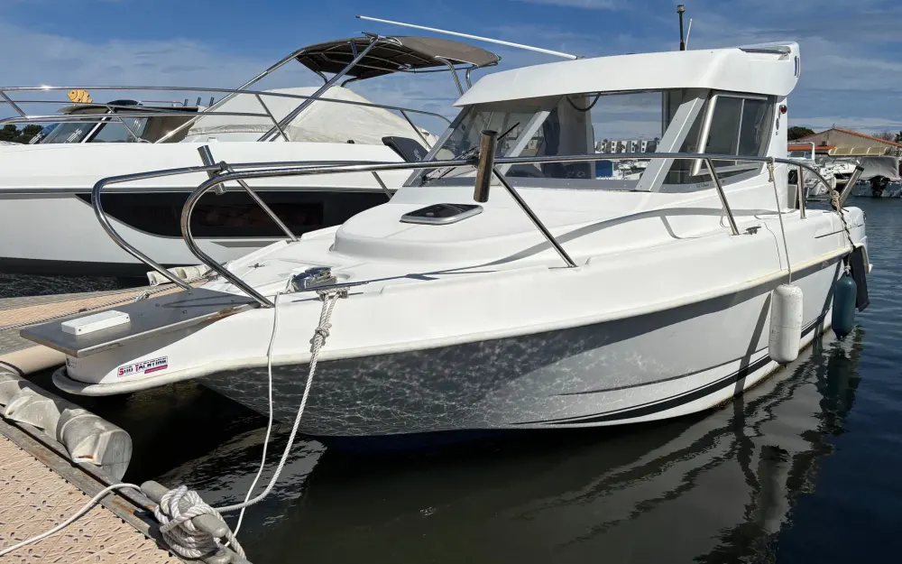 slider 1 B2 Marine Cap Ferret 722