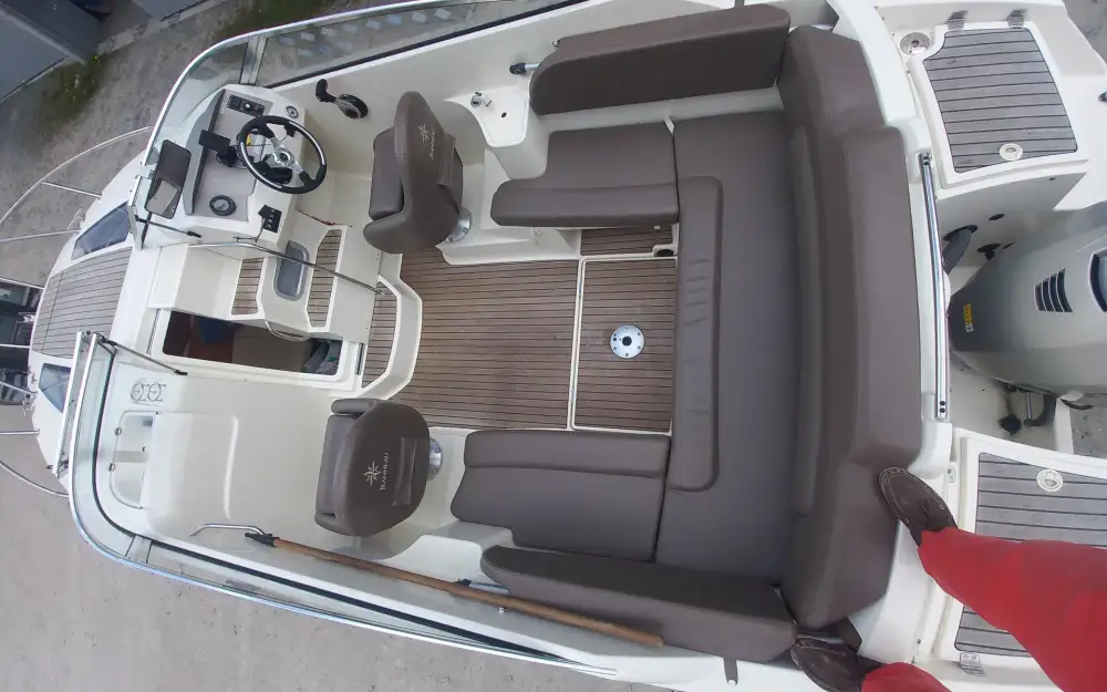 slider 12 Jeanneau cap camarat 635 dc