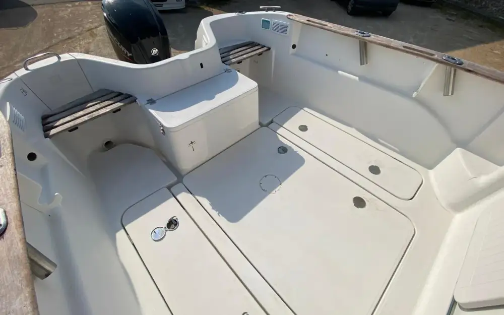 slider 5 Quicksilver  640 Pilothouse