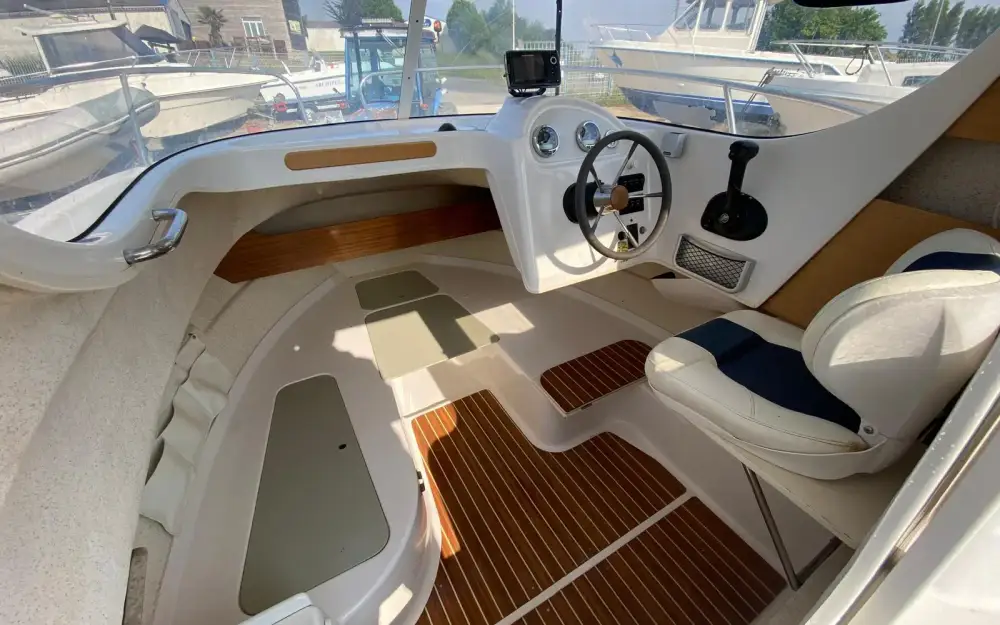 slider 8 Quicksilver  640 Pilothouse