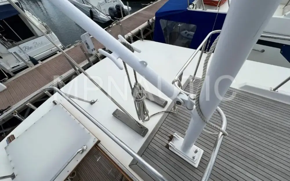 slider 16 Grand Banks  36 Europa