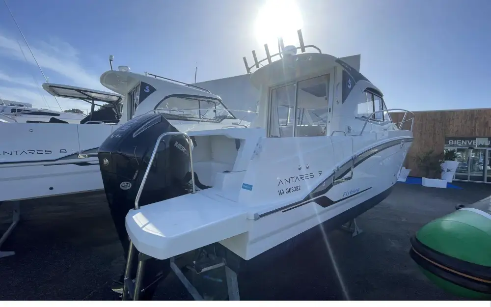 slider 2 Beneteau Antares 7 OB