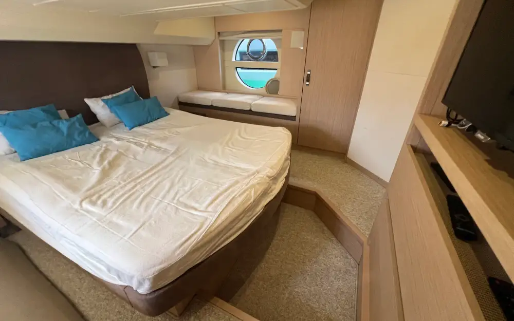 slider 5 Beneteau Monte Carlo 5