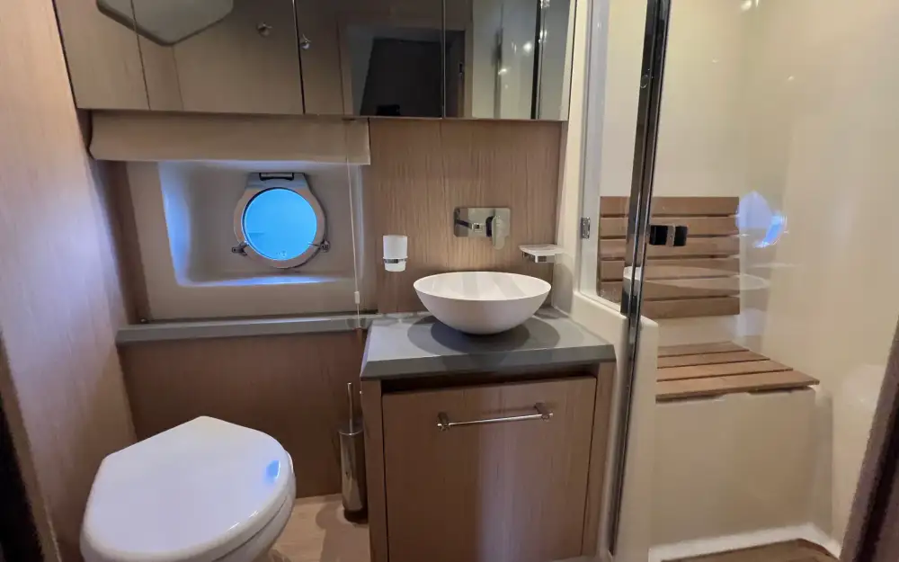 slider 6 Beneteau Monte Carlo 5