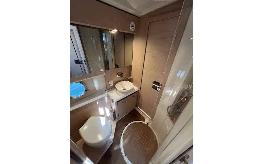 slider 9 Beneteau Monte Carlo 5